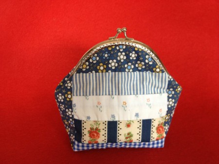 Patchwork em tons de azul 12 corações
